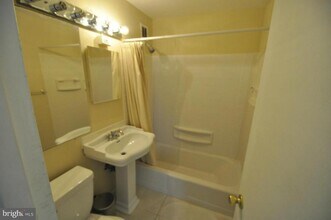 1121 Arlington Blvd in Arlington, VA - Foto de edificio - Building Photo