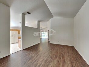 15004 Shaw Rd in Tampa, FL - Foto de edificio - Building Photo