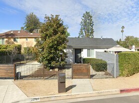 Beautiful 3 bedroom, 2 bath house in Woodl... in Woodland Hills, CA - Building Photo