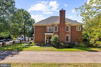 4825 26th St N in Arlington, VA - Foto de edificio - Building Photo