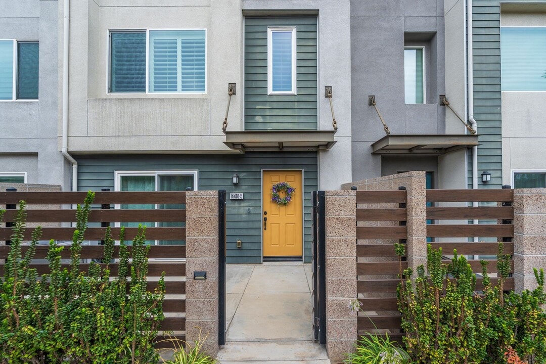 14418 Plum Ln in Gardena, CA - Building Photo