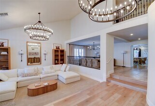 7686 Gossamer Wind St in Las Vegas, NV - Foto de edificio - Building Photo