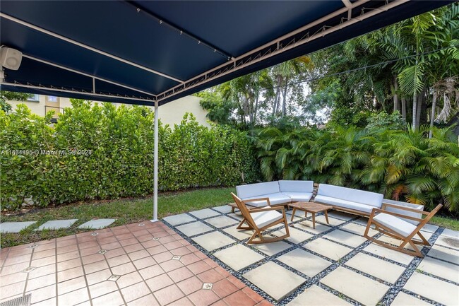 52 Montilla Ave in Coral Gables, FL - Building Photo - Building Photo