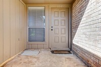 2210 Sentinal Oaks St in Sugar Land, TX - Building Photo - Building Photo