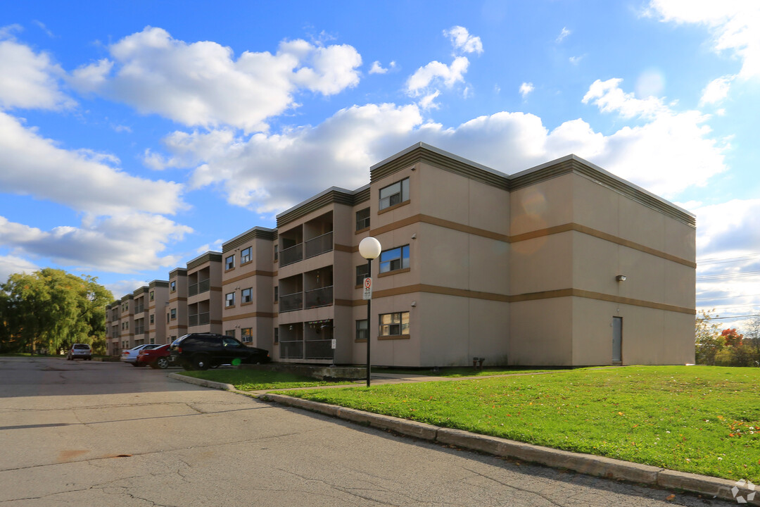 Pioneer Park Apartments in Kitchener, ON - Building Photo