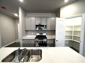 2717 Dennis Dr in Yukon, OK - Building Photo - Building Photo