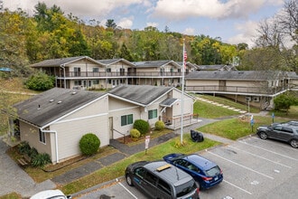 Butter Brook Hill Apartments in New Haven, CT - Foto de edificio - Building Photo