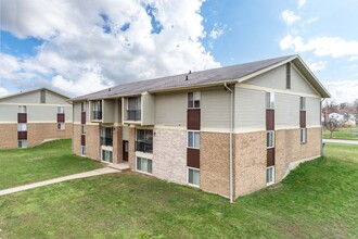 Everett Apartments in Lansing, MI - Foto de edificio - Building Photo