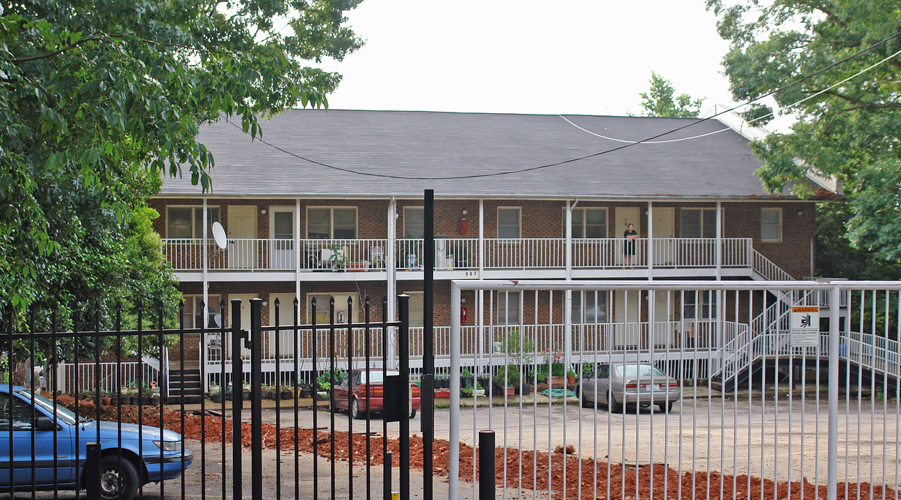 Boar's Head Student Apartment in Raleigh, NC - Building Photo