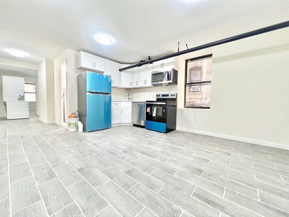 645 W 160th St in New York, NY - Building Photo