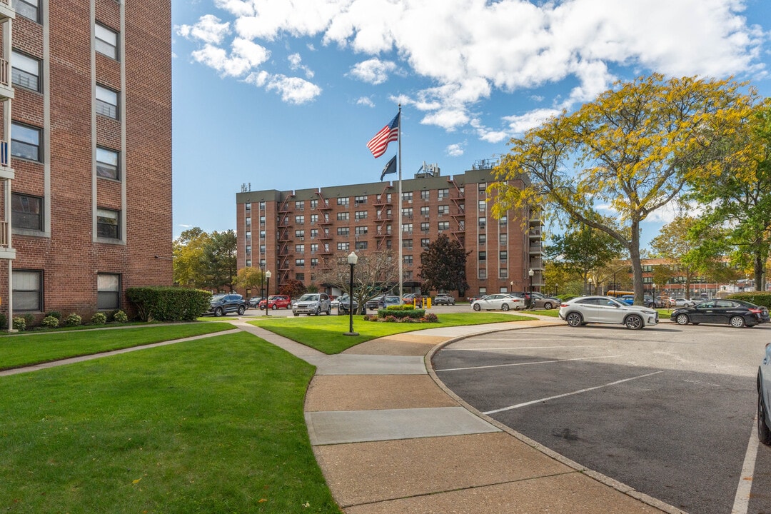 84-09 155th Ave in Jamaica, NY - Building Photo