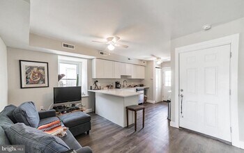 3813 Baring St in Philadelphia, PA - Building Photo - Building Photo
