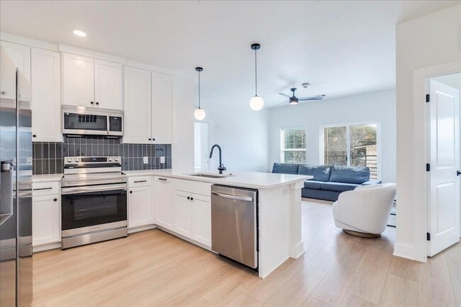 3000 Duval St, Unit 303 in Austin, TX - Building Photo - Building Photo