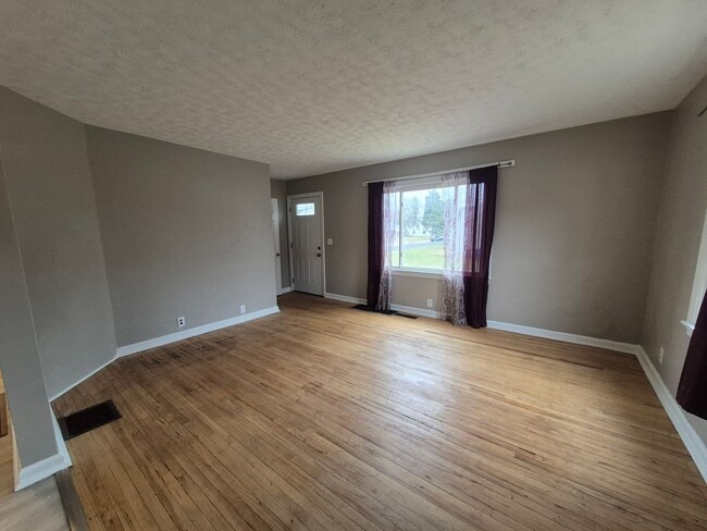 4005 W 2nd St in Dayton, OH - Building Photo - Building Photo