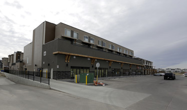 882 85th St SW in Calgary, AB - Building Photo - Building Photo