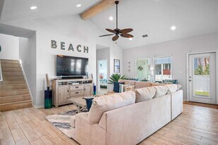 156 Royal Sands Blvd in Port Aransas, TX - Building Photo