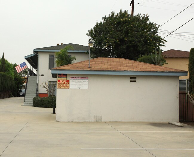 9869-9871 Alondra Blvd in Bellflower, CA - Building Photo - Building Photo