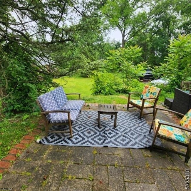 property at 1283 Valley Rd