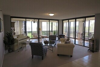 7578 Regency Lake Dr in Boca Raton, FL - Building Photo - Building Photo