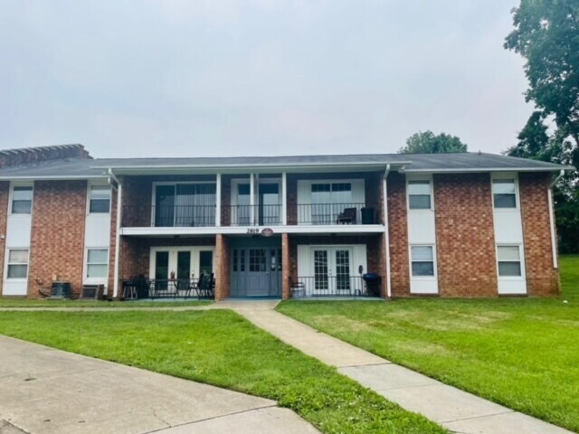 2819 North O.Henry Boulevard in Greensboro, NC - Building Photo