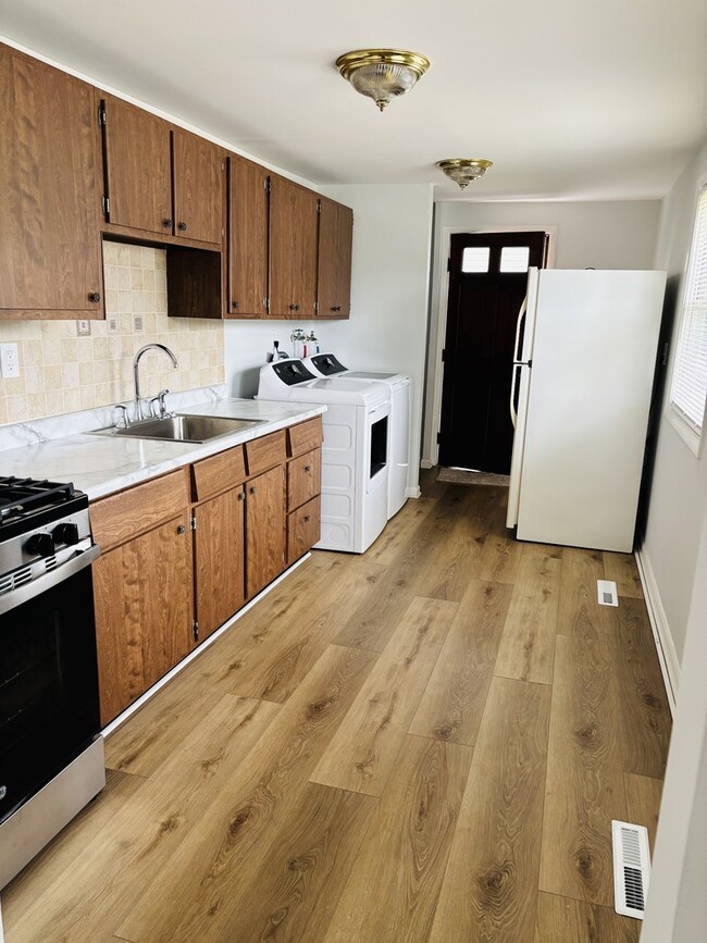 93 Golfview Ln in Carpentersville, IL - Building Photo - Building Photo