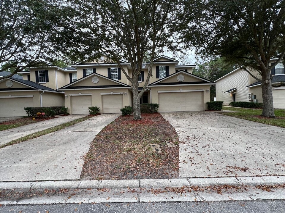 8548 Tower Falls Dr in Jacksonville, FL - Building Photo