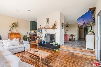 704 Blossom Ln in Redondo Beach, CA - Building Photo - Building Photo