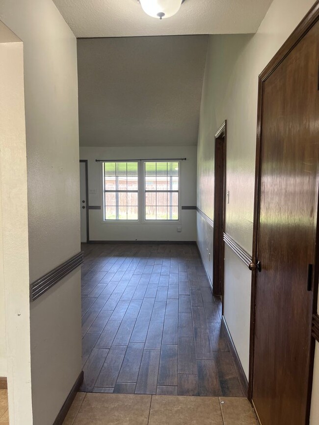 1712 Windsor Way in Clovis, NM - Building Photo - Building Photo