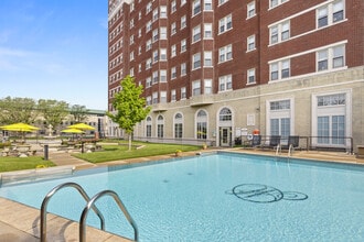 The Marott Apartments in Indianapolis, IN - Foto de edificio - Building Photo