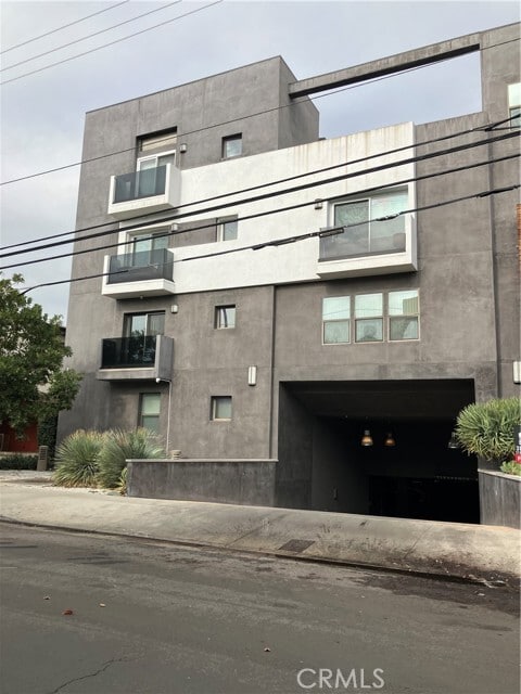 11925 Kling St in Los Angeles, CA - Foto de edificio - Building Photo