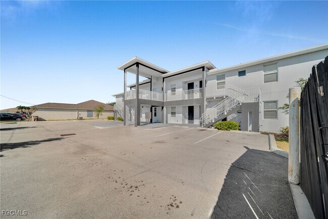 275 SW 4th St in Cape Coral, FL - Building Photo - Building Photo