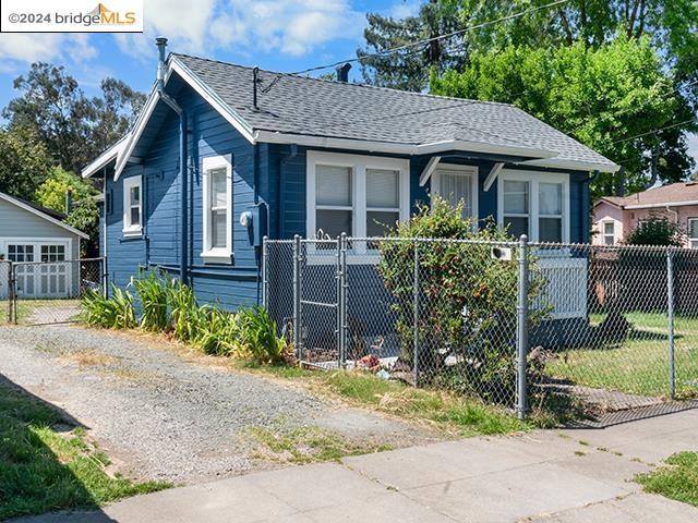 6289 Sunnymere Ave in Oakland, CA - Foto de edificio - Building Photo