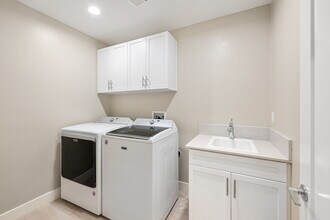 4416 Paxton Pl in Calabasas, CA - Foto de edificio - Building Photo