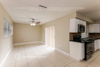 8744 Southampton Dr in Miramar, FL - Foto de edificio - Building Photo