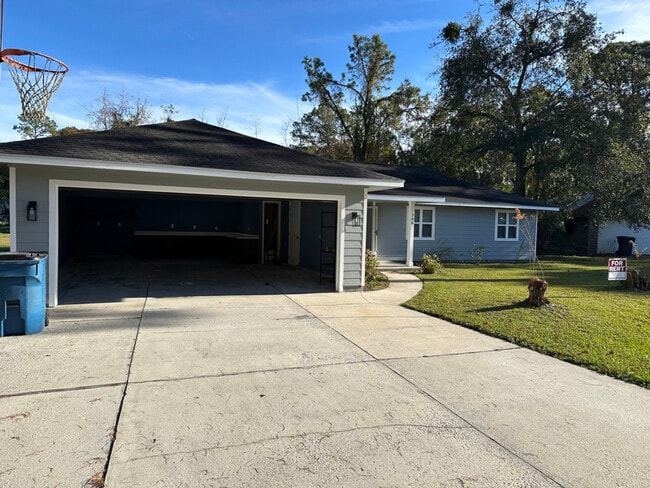 306 Fawn Cir in Brunswick, GA - Foto de edificio - Building Photo