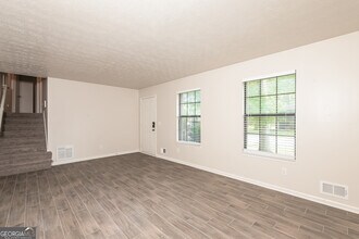 174 Slicky Rock Ct in Riverdale, GA - Building Photo - Building Photo