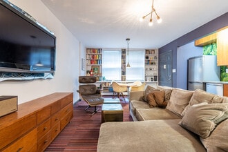 471 East 144th Street, Unit apartment 2 upstairs in Bronx, NY - Foto de edificio - Building Photo