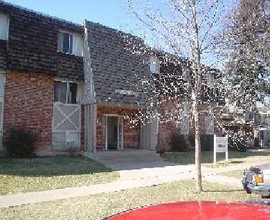 Cavalier Apartments in Fort Collins, CO - Building Photo - Building Photo