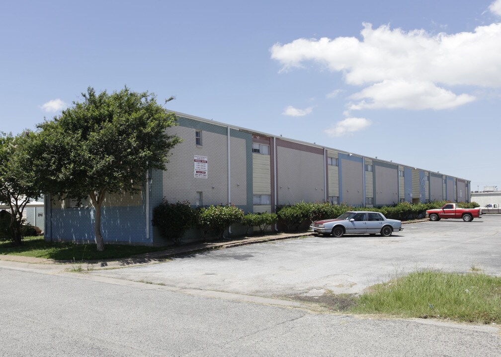 Tammie Jay Apartments in La Porte, TX - Building Photo