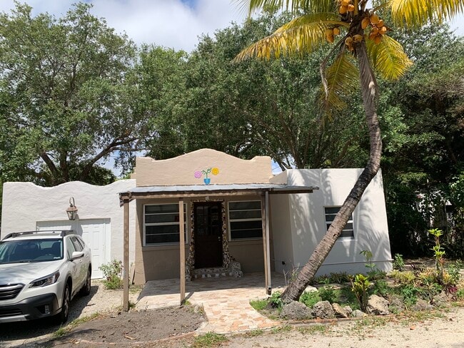 12720 NE 11th Ct in North Miami, FL - Building Photo - Building Photo