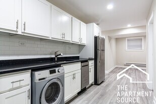 726 W Roscoe St, Unit SGDN in Chicago, IL - Building Photo