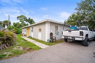 322 Louise Ave in Ft. Myers, FL - Building Photo