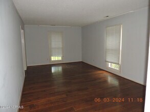 102 Epworth Dr in Jacksonville, NC - Building Photo - Building Photo