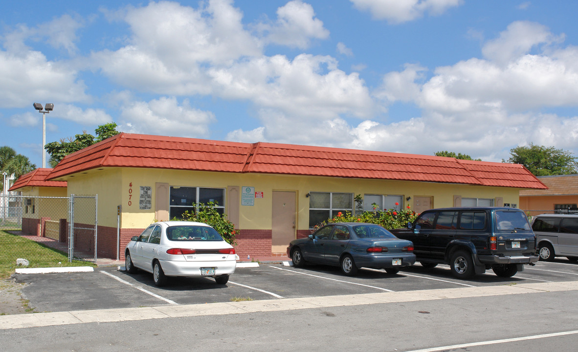 4070 NW 30th Ter in Lauderdale Lakes, FL - Building Photo