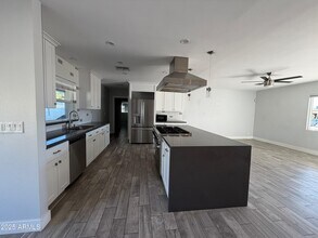 8062 E Edgemont Ave in Scottsdale, AZ - Building Photo - Building Photo