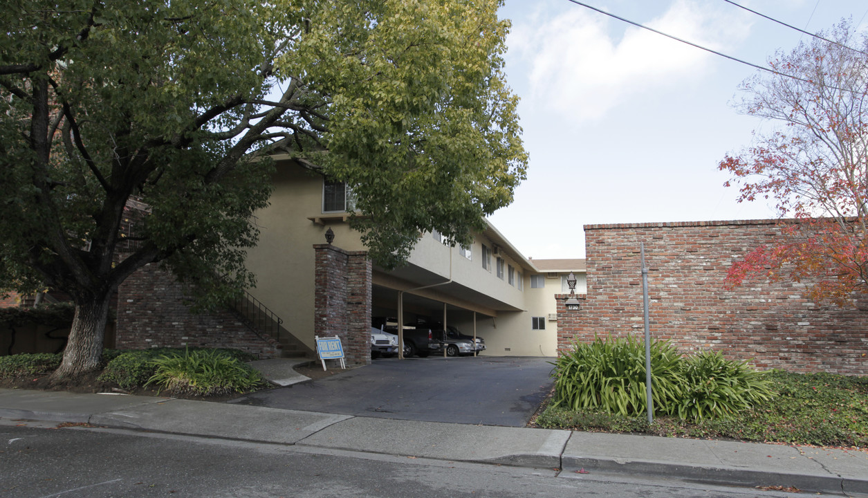 Chateau Lacassie in Walnut Creek, CA - Building Photo