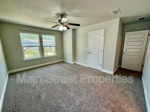 6029 Royal Port Ct in Bellview, FL - Building Photo - Building Photo