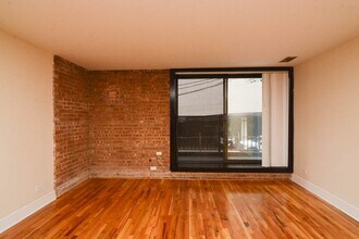 1225 N LaSalle, Unit J2 in Chicago, IL - Foto de edificio - Building Photo