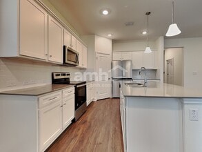 27550 St Andrews Ave in Wesley Chapel, FL - Foto de edificio - Building Photo