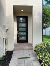 15839 NW 91st Ct in Miami Lakes, FL - Building Photo - Building Photo